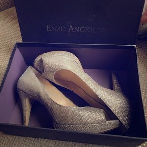 Enzo Angiolini Size 9 Gold Pumps